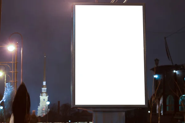 Pionowy Billboard Reklamowy Miejski Format Miasta Nocnym Mieście Jasna Reklama — Zdjęcie stockowe