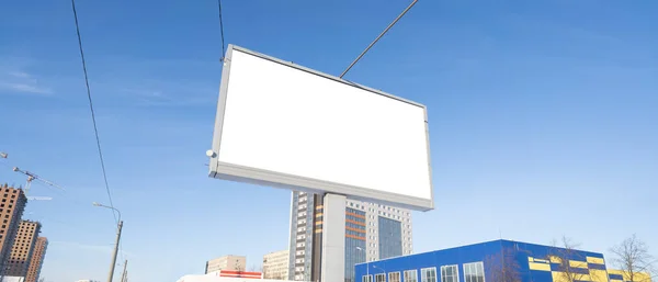 Billboard Przeciwko Niebu Makieta Reklamy — Zdjęcie stockowe