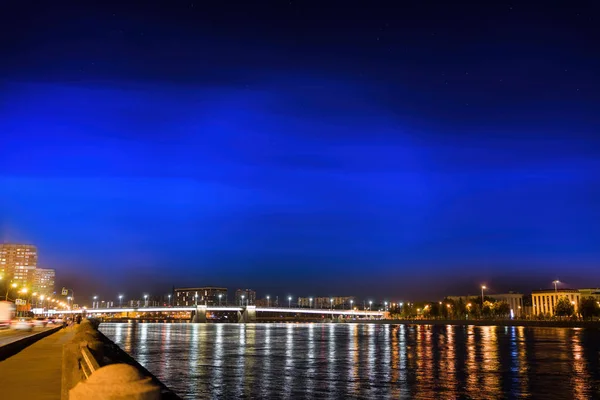 Зоряне Небо Над Містом Біля Річки Мосту — стокове фото