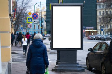 Yol kenarı reklam için dikey reklam panosu modeli