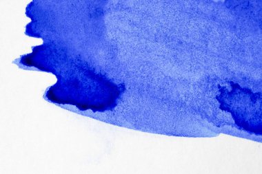 mavi suluboya lekeli arka plan eli çizilmiş.