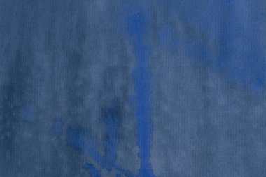 Soyut mavi suluboya arka plan. Kağıt suluboya dokuya elle boyanmış. mürekkep yıkama