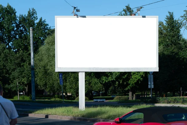 城市里的一个大广告牌被嘲笑了 — 图库照片
