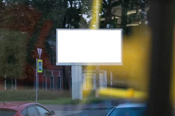 Grande Cartellone Città Mockup Sfocato Primo Piano Con Macchie Gialle — Foto Stock