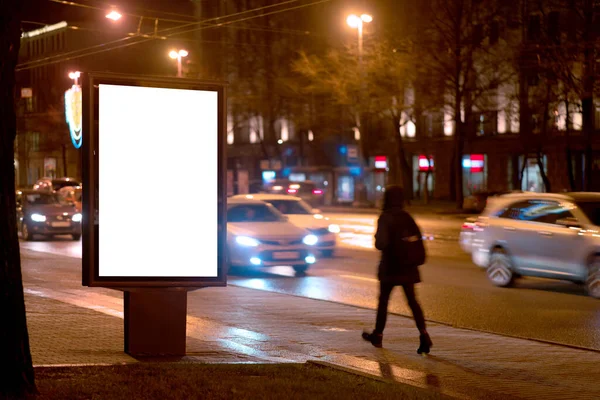 Glödande Natten Skylt Reklambord Natt Stad Väg Med Bilar Suddig — Stockfoto