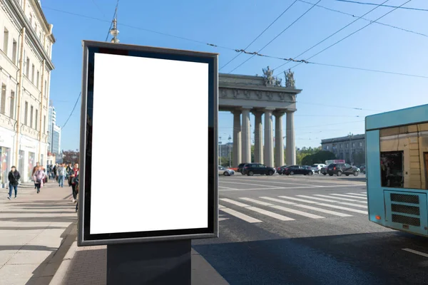 Κατακόρυφη Πινακίδα Μορφή Πόλης Λευκό Διαφημιστικό Χώρο Mockup — Φωτογραφία Αρχείου