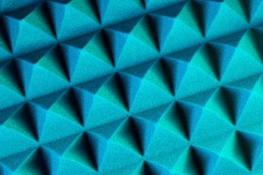 Renkli ışıkta soyut piramit arkaplanı.