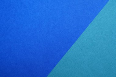 Kağıt arkaplan, kağıt desenli, farklı renklerde mavi ve yeşil bir açıyla üst üste yerleştirilmiş. Üstü örtülmüş kağıtlar.