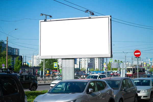 Billboard Καμβά Mock Στο Φόντο Της Πόλης — Φωτογραφία Αρχείου