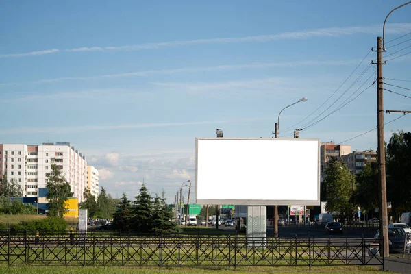 Billboard Mockup Grande Para Publicidad Horizontal Día Verano Una Calle —  Fotos de Stock