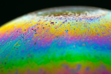 Soyut arkaplan duvar kağıdı. Yanardöner desenli sabun köpüğü küresi.