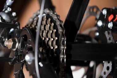 Bisikletle sıçrama iletim sistemi. Dönüşüm hızları