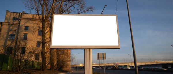 Διαφήμιση Μεγάλη Πινακίδα Λευκό Πεδίο Για Διαφήμιση — Φωτογραφία Αρχείου