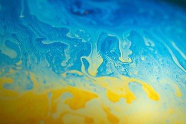 Soyut arkaplan mavi-sarı yanardöner dalgalar. Sabun köpüğü dokusu