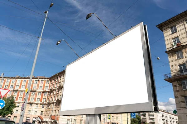 Billboard Metrów Duży Stojący Mieście Biała Przestrzeń Reklamowa Umieszczenia Projektu — Zdjęcie stockowe