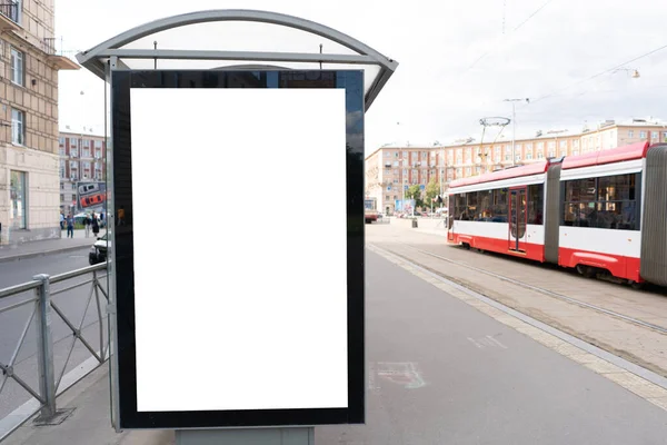 Cartellone Pubblicitario Verticale Piccolo Nel Rifugio Della Stazione Del Tram — Foto Stock