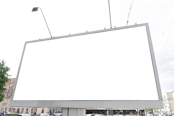 Πινακίδα Μεγάλη Επί Μέτρα Στέκεται Στην Πόλη Λευκός Διαφημιστικός Χώρος — Φωτογραφία Αρχείου