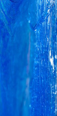 Jelin içinde kabarcıklar olan şeffaf balçık dokusu..