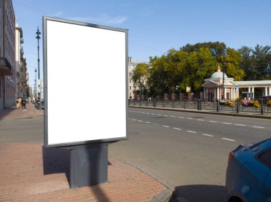 dikey reklam panosu şehir formatı. Şehrin içinde.