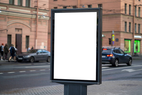 Рекламный городской рекламный щит, вертикальный MOCKUP для рекламы