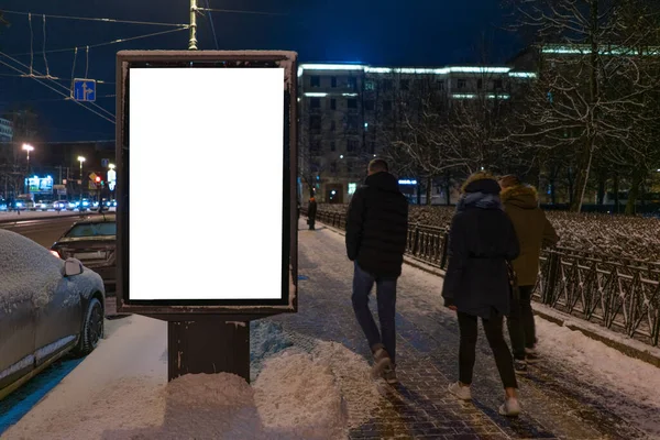 Pionowy Billboard Zimie Nocy Mieście Projekt Reklamowy Mockup Białym Polem — Zdjęcie stockowe