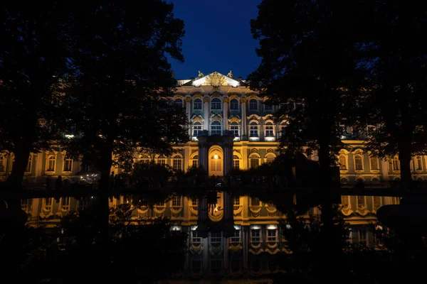 Utsikt Över Hermitage Natten Från Närliggande Park — Stockfoto