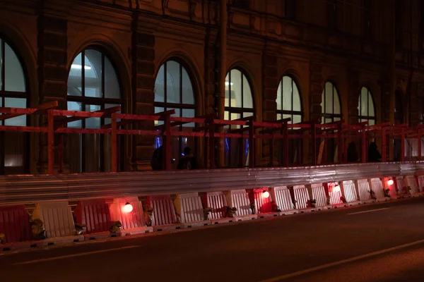 Travaux Réparation Clôtures Nuit Avec Feux Détresse Rouges Chemin Piétonnier — Photo