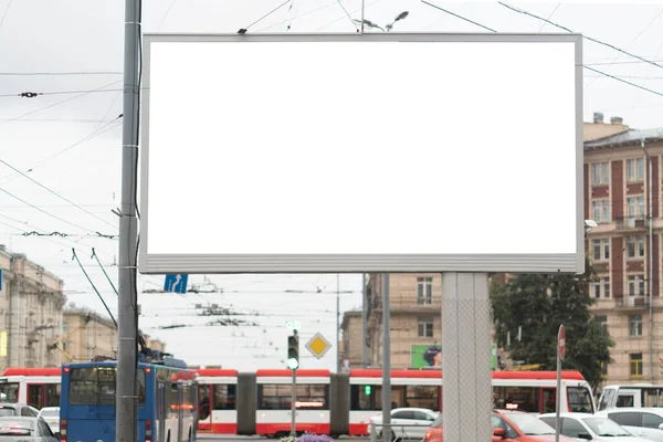 Cartelera Grande Ciudad Durante Día Contra Fondo Ciudad Publicidad Simulada — Foto de Stock