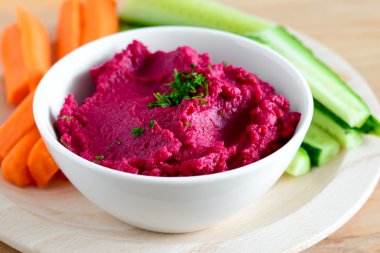 Kırmızı pancar houmous 