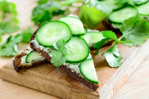 Sandwiches de pepino y queso —  Fotos de Stock