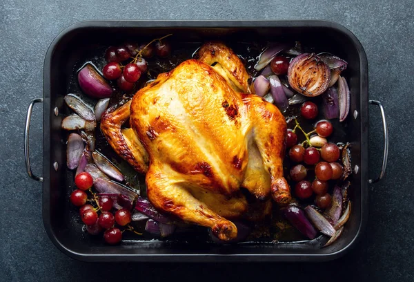 Gefrituurde Kip Kalkoen Een Donkere Bakplaat Klaar Eten Van Bovenaf — Stockfoto