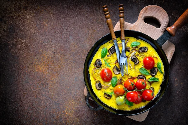 Omlet veya frittata domates ile — Stok fotoğraf