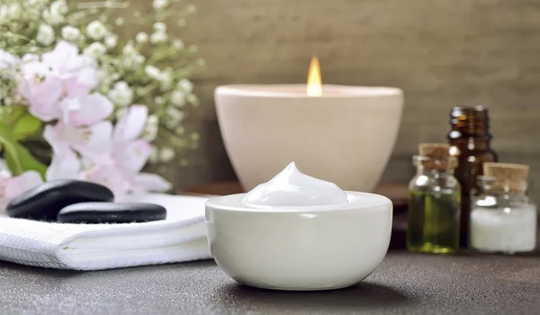 Ambiente de spa con cosméticos — Foto de Stock