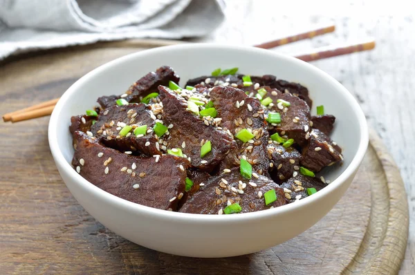 Mongolisches Rindfleisch in einer Schüssel — Stockfoto