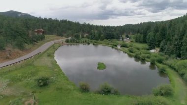 MS AERIAL Gölü ormanlarla çevrili