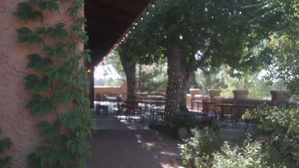 Cour Avant Bâtiment Restaurant Avec Tables Chaises — Video