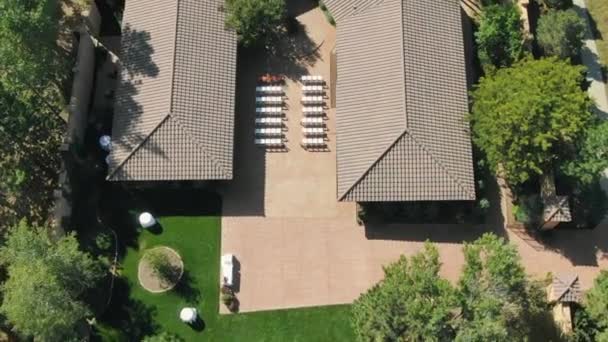 Drone Pov Aerial Pemandangan Bangunan Dan Pohon Besar — Stok Video