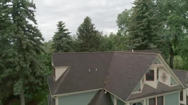 Drone Pov Aerial Kamera Ház Fák Felett — Stock videók