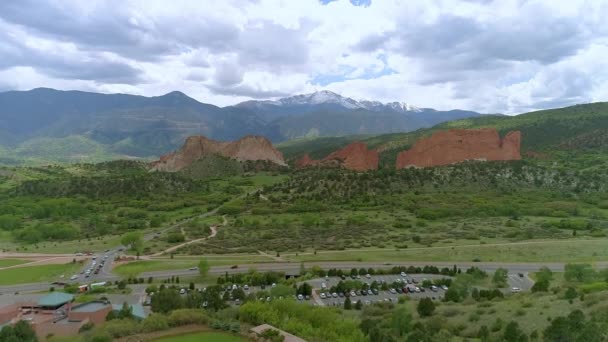 Aerial Vista Del Complejo Turístico Zona Montaña — Vídeos de Stock