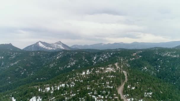 Aerial Άποψη Των Βουνών Χειμερινή Ημέρα — Αρχείο Βίντεο