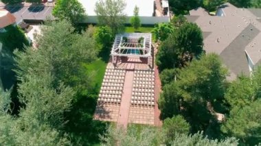 WS POV HA Arka bahçesi ve kasabadaki binalar