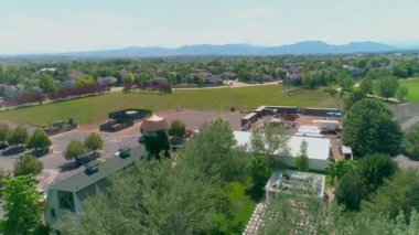 WS POV HA Şehir manzarası ve arka bahçe