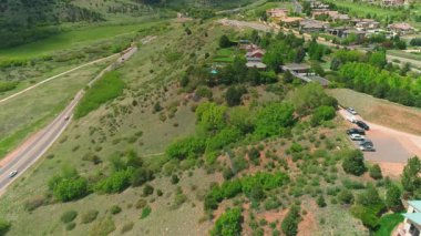 MS Aerial Tepesi yol üzerinde yükseliyor