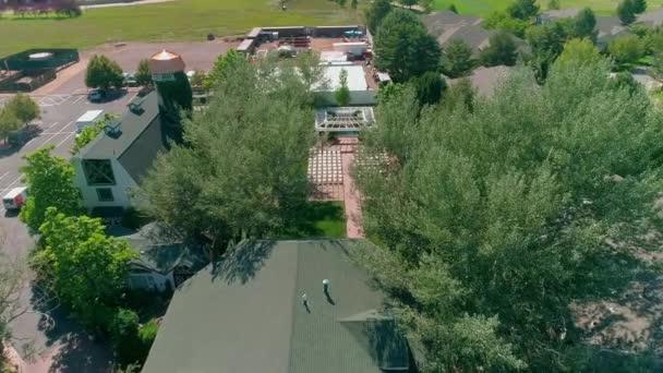 Pov Utsikt Över Stadsbilden Och Bakgården — Stockvideo