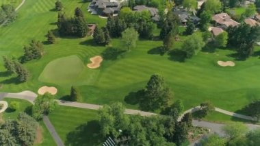 Yemyeşil manzaralı MS AERIAL Resimli şehir