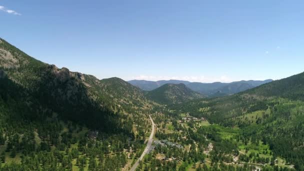 Aerial Uitzicht Bergen Bossen — Stockvideo