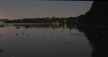 Gemiler Carrick Roads 'a demirlemiş, şafaktan şafağa, Cornwall, İngiltere
