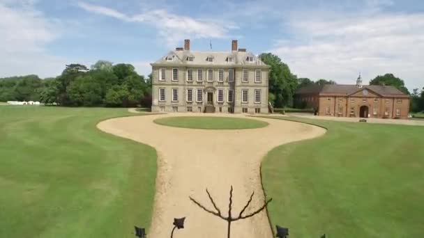 Aeriellt Drönarfoto Palats Med Grind Till Stor Trädgård Leicester England — Stockvideo