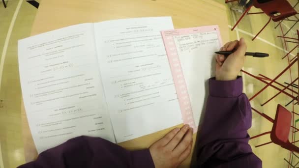 Pov Schoolchild Writing Exercise Book Class Nottingham Anglia Wielka Brytania — Wideo stockowe