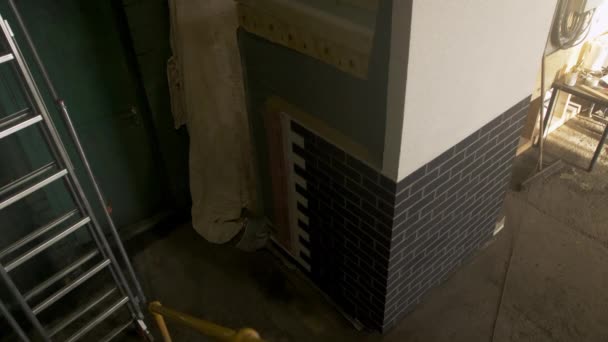 倉庫のレンガ効果タイルとMs Tuの壁 マンスフィールド ノッティンガムシャー州 — ストック動画